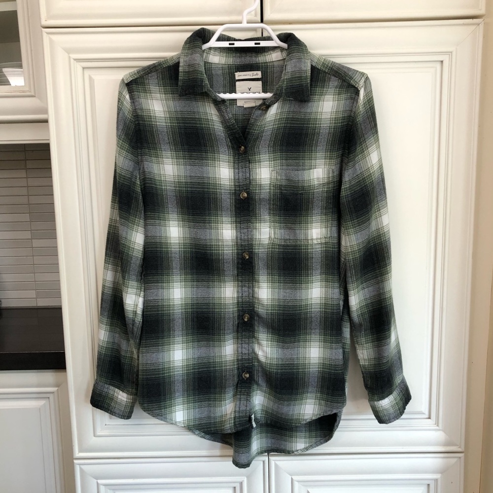 American Eagle women’s plaid flannel shirt